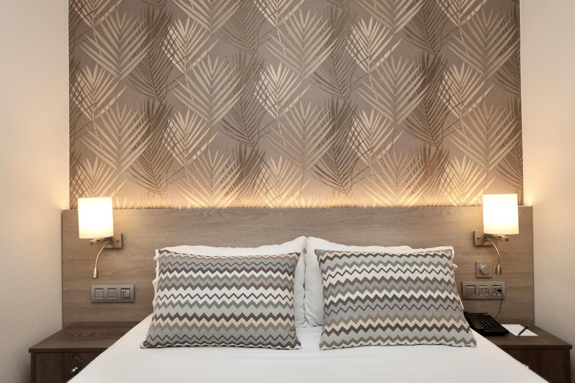 Single Room with Pool View,1683807218:JPEG